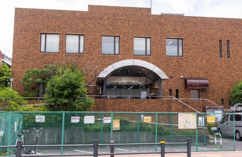 図書館　豊島区立池袋図書館（図書館）まで294m