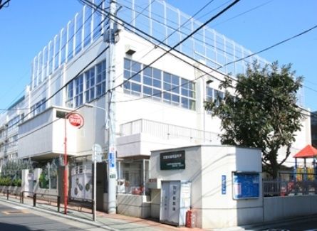 幼稚園・保育園　育英幼稚園（幼稚園・保育園）まで493m