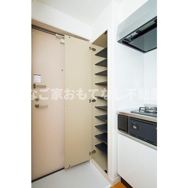 玄関　※写真は別号室