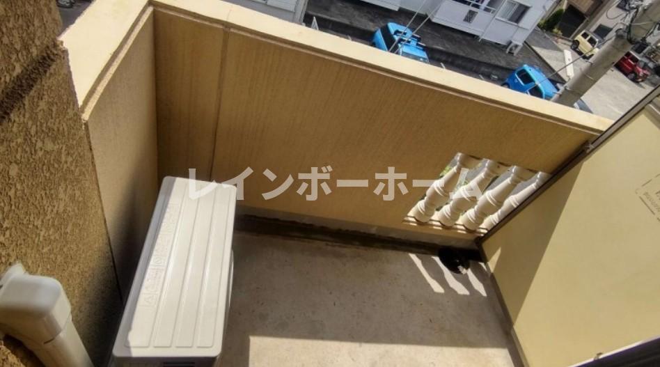 バルコニー　外からの目が気にならないバルコニーで洗濯物が干せます