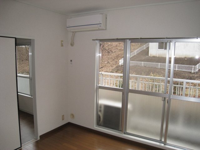 居室・リビング　日当りの良い洋室