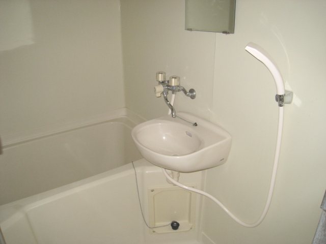 バス・シャワールーム　お手入れ楽々ユニットバス