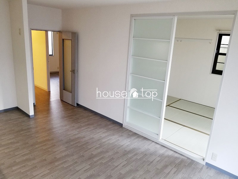 居室・リビング　リビングから和室に移動出来ますよ♪