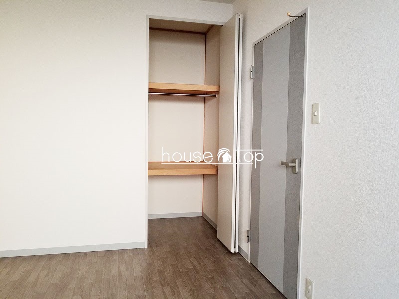 その他設備　洋室にも収納がありますよ♪