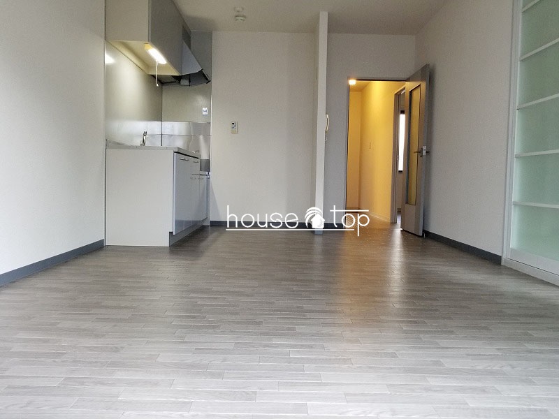 居室・リビング　テーブルやソファーなど設置可能ですよ♪