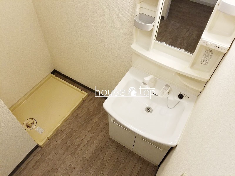 洗面設備　ゆったりとした脱衣スペースですよ♪