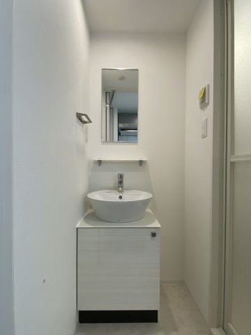 洗面設備　モデル写真