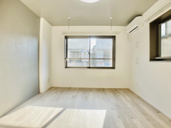 居室・リビング　こちらのリビングで趣味の時間をお楽しみください