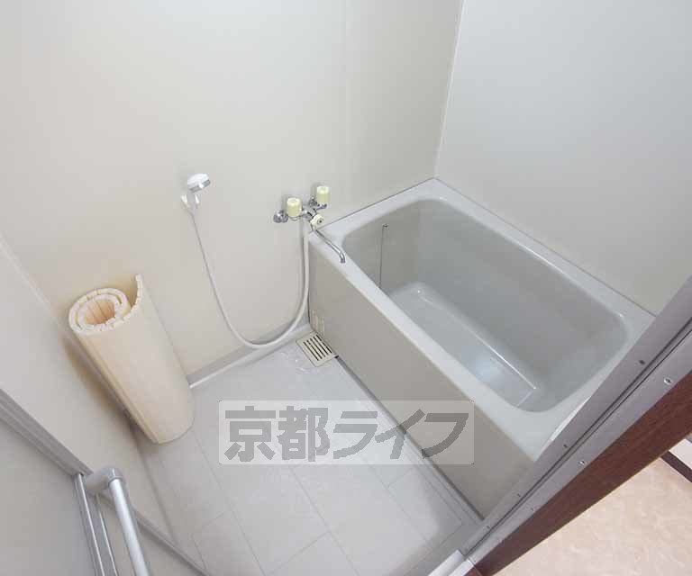 バス・シャワールーム　清潔感のあるお風呂・