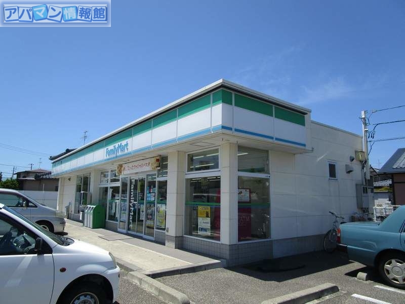 コンビニ　ファミリーマート新潟小針南店（コンビニ）まで702m