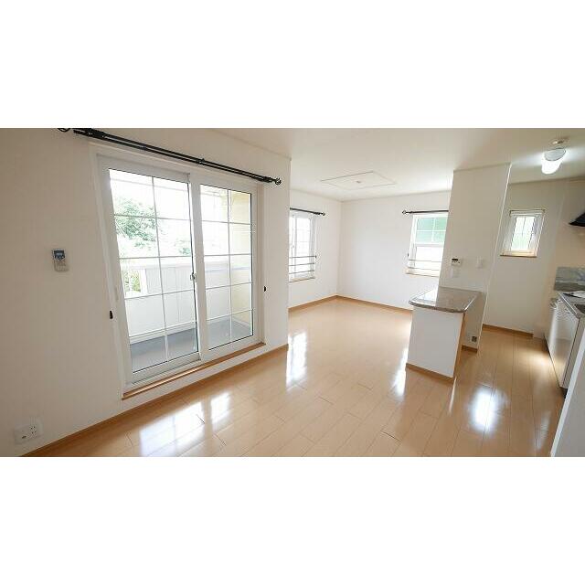 居室・リビング　当物件の参考写真です。(同建物の部屋)