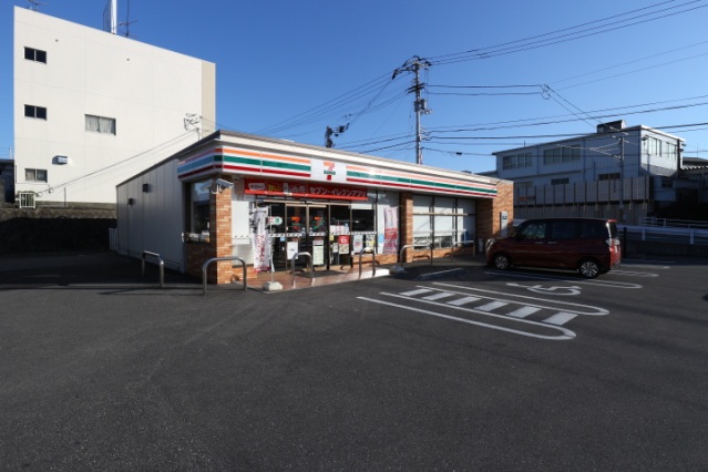 コンビニ　セブンイレブン高知一宮南町店（コンビニ）まで208m