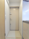 玄関　※別号室の参考写真です。
