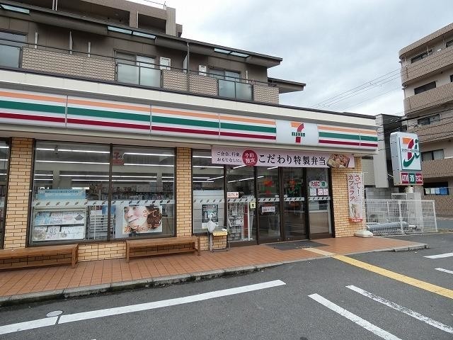コンビニ　セブンイレブン（コンビニ）まで60m