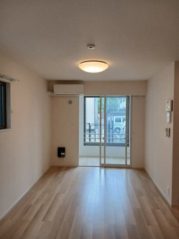 居室・リビング　こちらのリビングで趣味の時間をお楽しみください