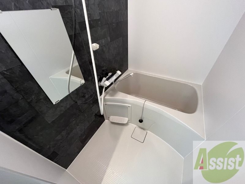 バス・シャワールーム　お風呂になります。一日の疲れを癒してくださいね。