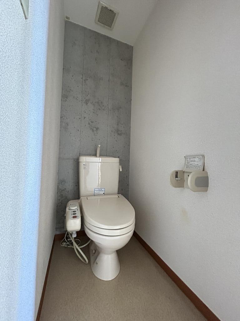 トイレ　同間取り別部屋参考画像です