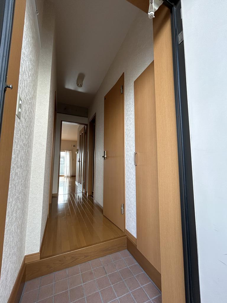 玄関　同間取り別部屋参考画像です