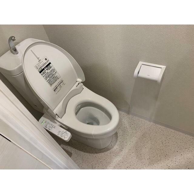 トイレ　温水洗浄暖房便座です♪