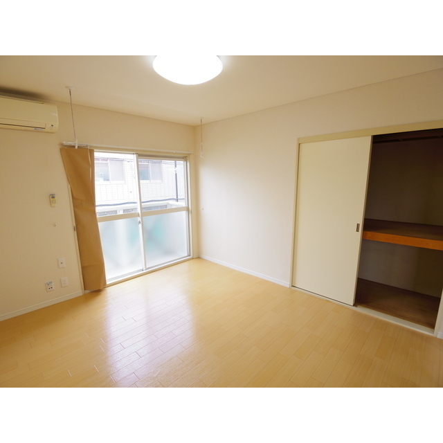 居室・リビング　リノベーション前の写真です