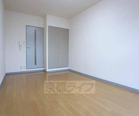 居室・リビング　広々とした部屋です。