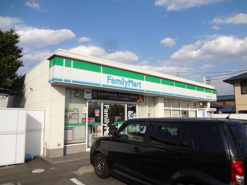 コンビニ　ファミリーマート（コンビニ）まで118m