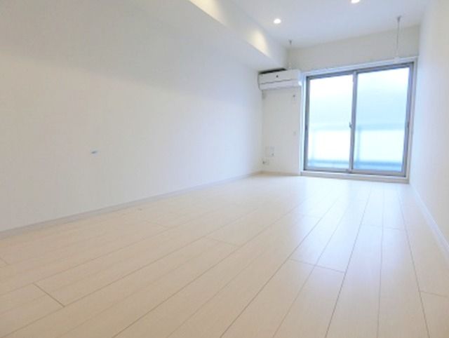 居室・リビング　★洋室8.4帖★