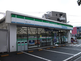 コンビニ　ファミリーマート 練馬光ヶ丘店（コンビニ）まで393m