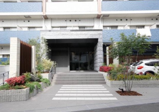 エントランス　ゆとりのあるエントランスです