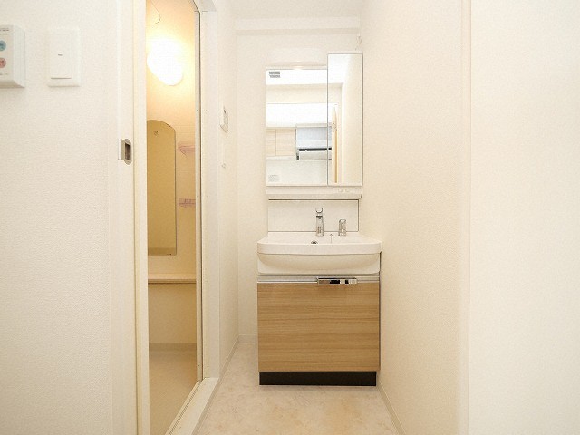 洗面設備　朝の身支度には欠かせない独立洗面化粧台