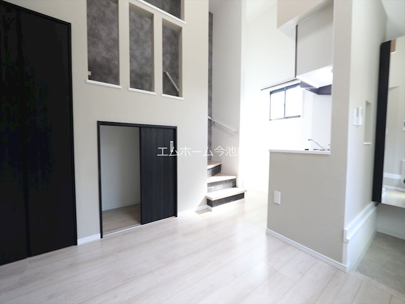 その他　洋室7.73帖　エアコン付　換気良好　収納2カ所あり