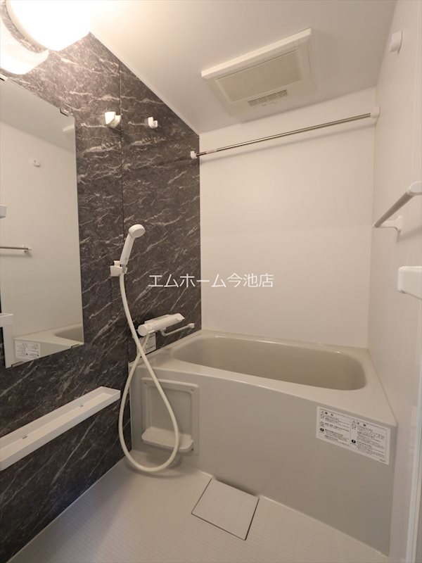 バス・シャワールーム　浴室暖房乾燥機能付バス