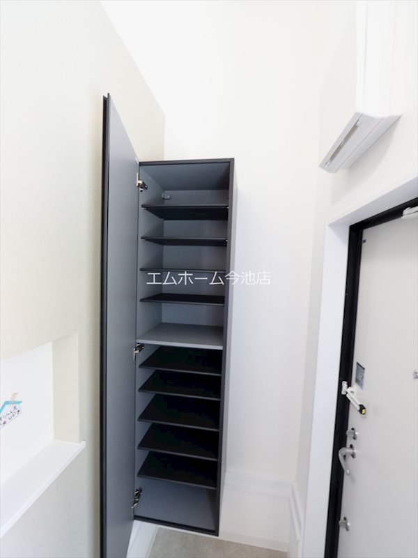 玄関　玄関　シューズボックス充実