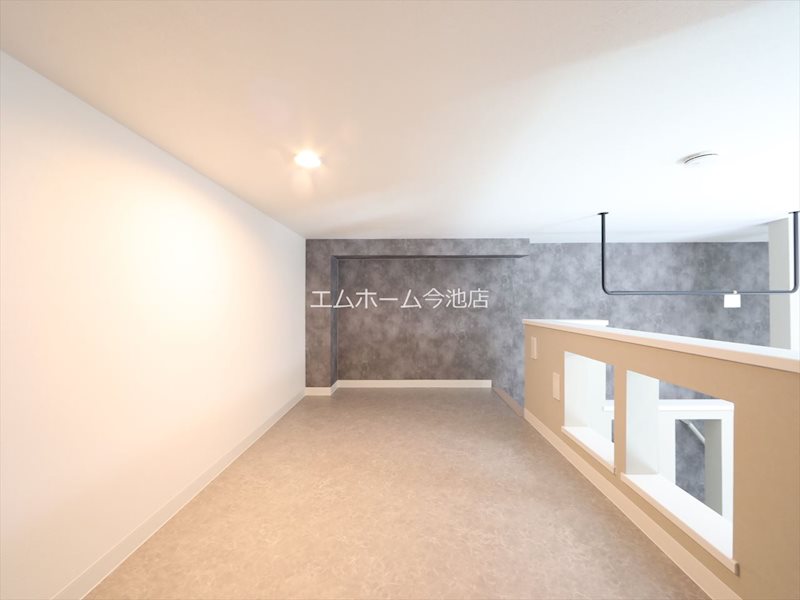 その他部屋・スペース　ロフト4.3帖　階段で上がれます　収納として使用もできます