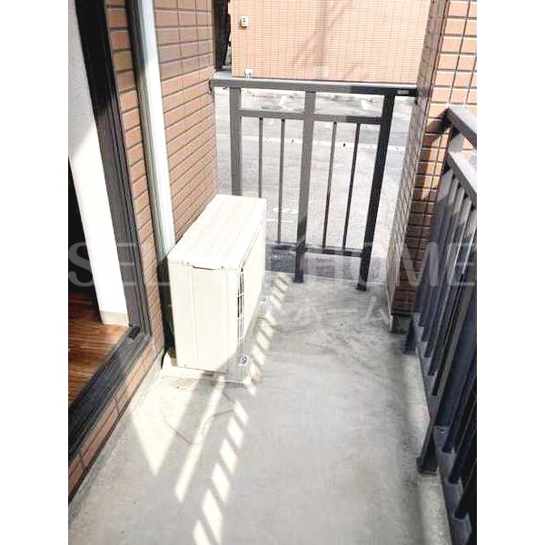 バルコニー　開放的で明るい空間を演出してくれるバルコニーです