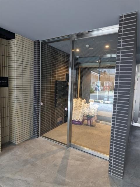 エントランス　落ち着いたエントランスです