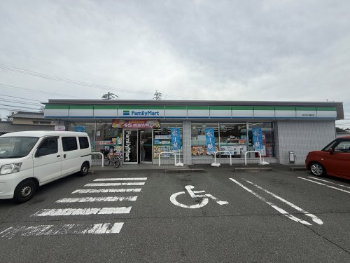 コンビニ　ファミリーマート四日市川島店（コンビニ）まで382m