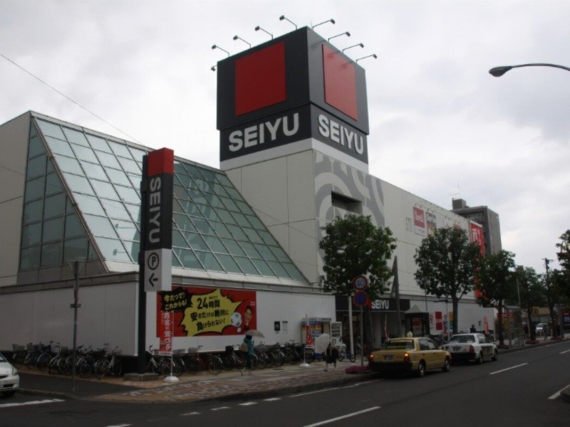 スーパー　西友平岸店（スーパー）まで740m