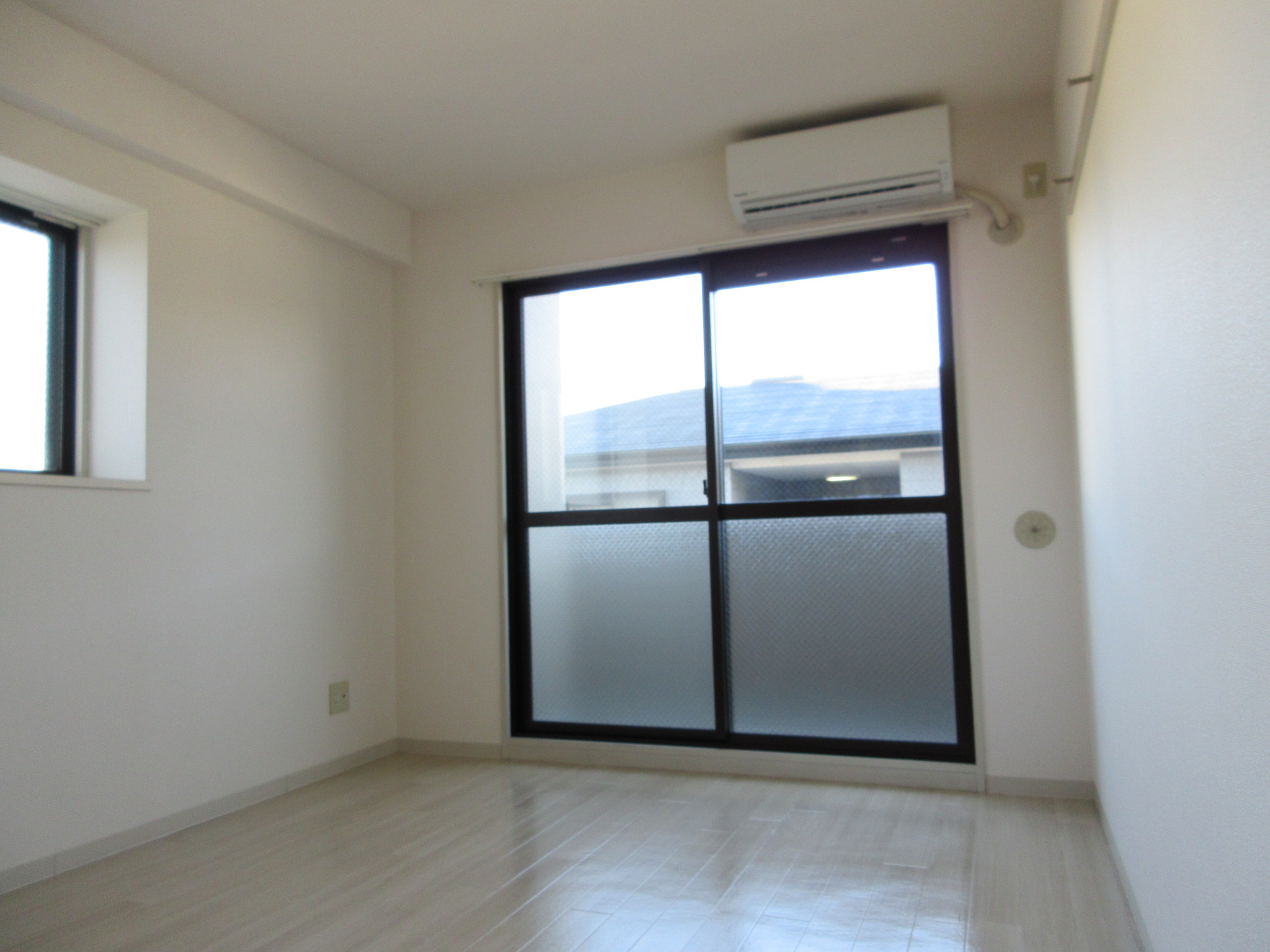 居室・リビング　※写真は別のお部屋です。現況を優先させて頂きます。