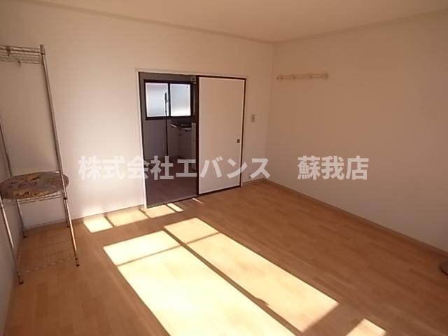 その他部屋・スペース　広くて明るい寝室