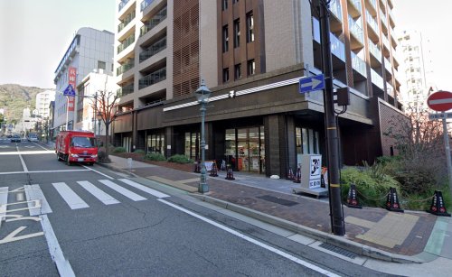 コンビニ　セブンイレブン（コンビニ）まで226m