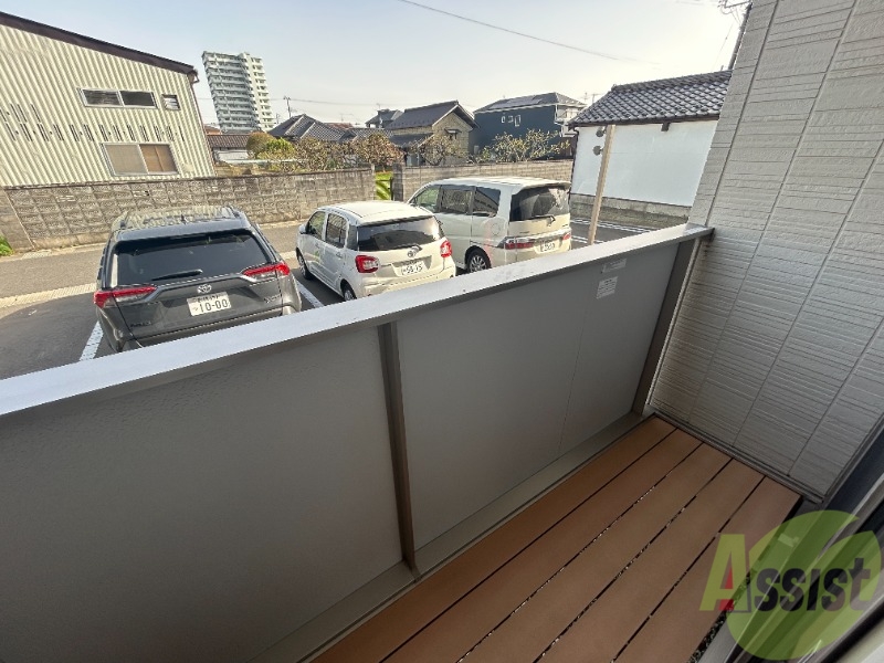 バルコニー　バルコニーは洗濯物を干すスペースがあります。