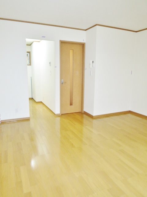 居室・リビング　室内写真は同タイプ別号室です