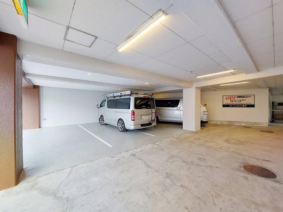 駐車場　駐車場
