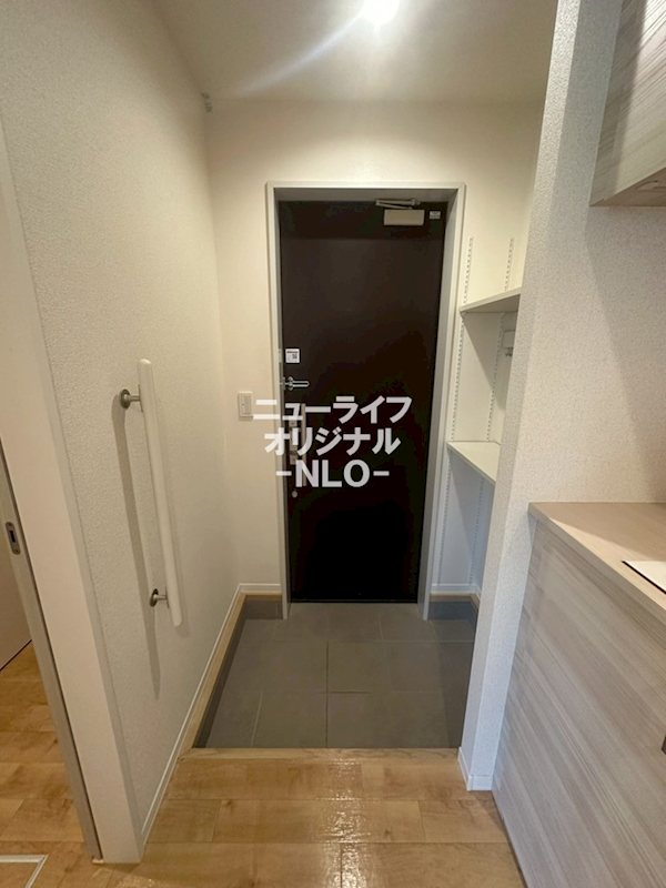 玄関　シューズBOXとは別に収納ができる広い玄関♪
