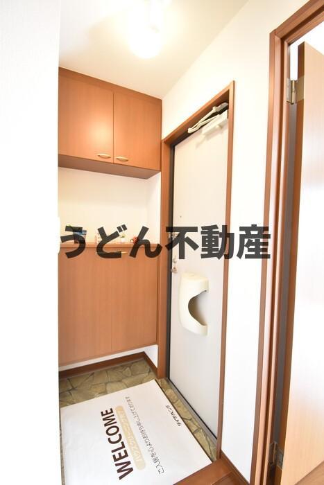 玄関　うどん県のお部屋探しはうどん不動産へ うどんちゃんとLINE