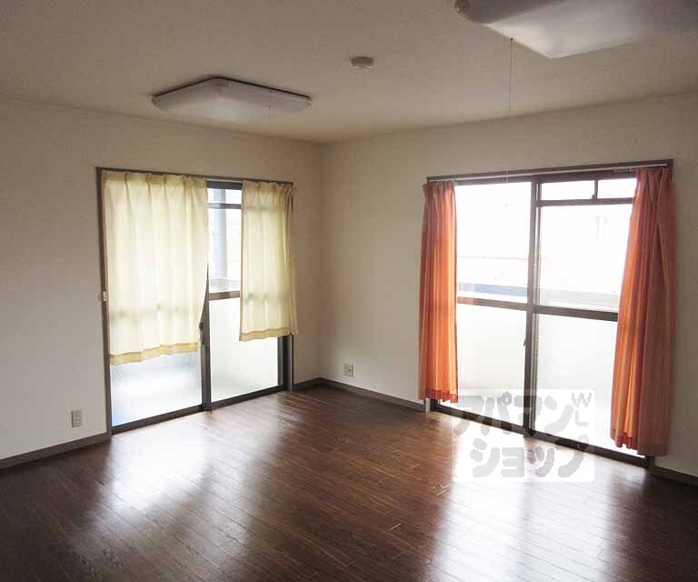 居室・リビング　陽当たりのいいお部屋です！