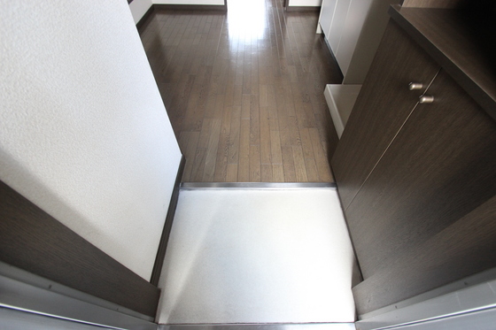 玄関　※別部屋の写真です