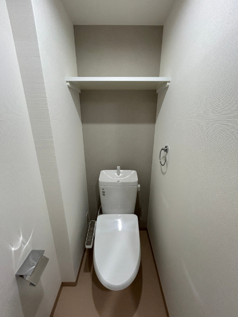 トイレ　反転タイプです