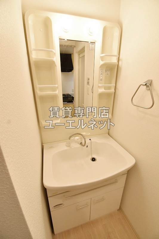 洗面設備　シャワー付洗面台
